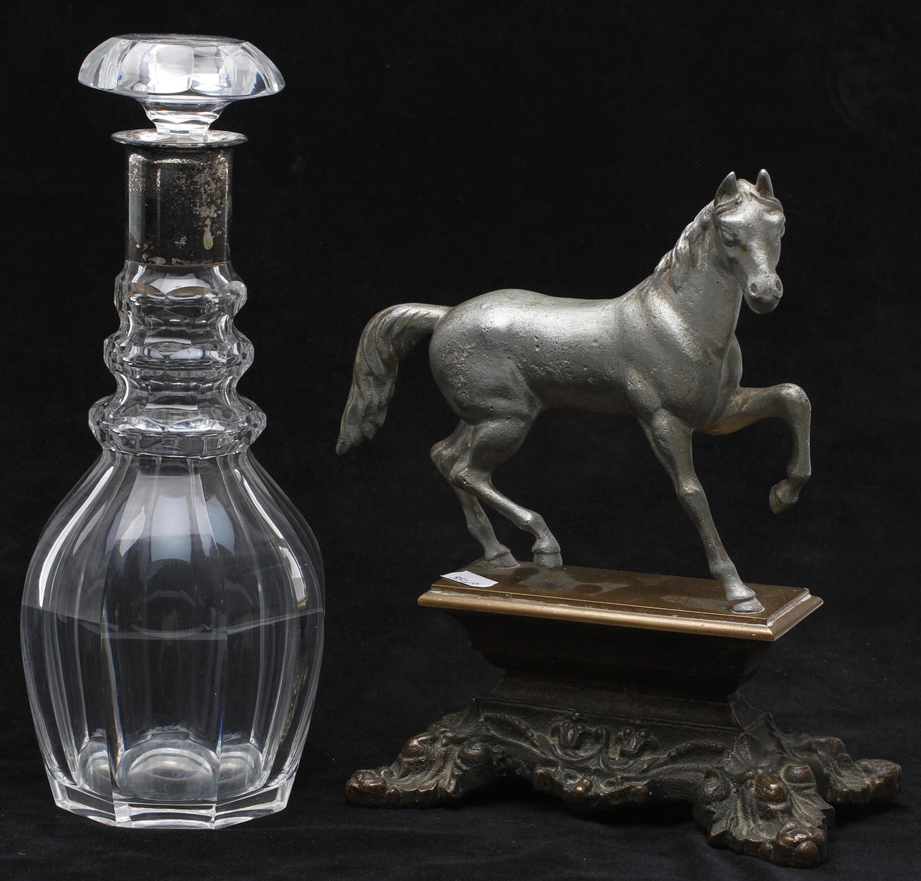 BORDSSKULPTUR samt karaff.