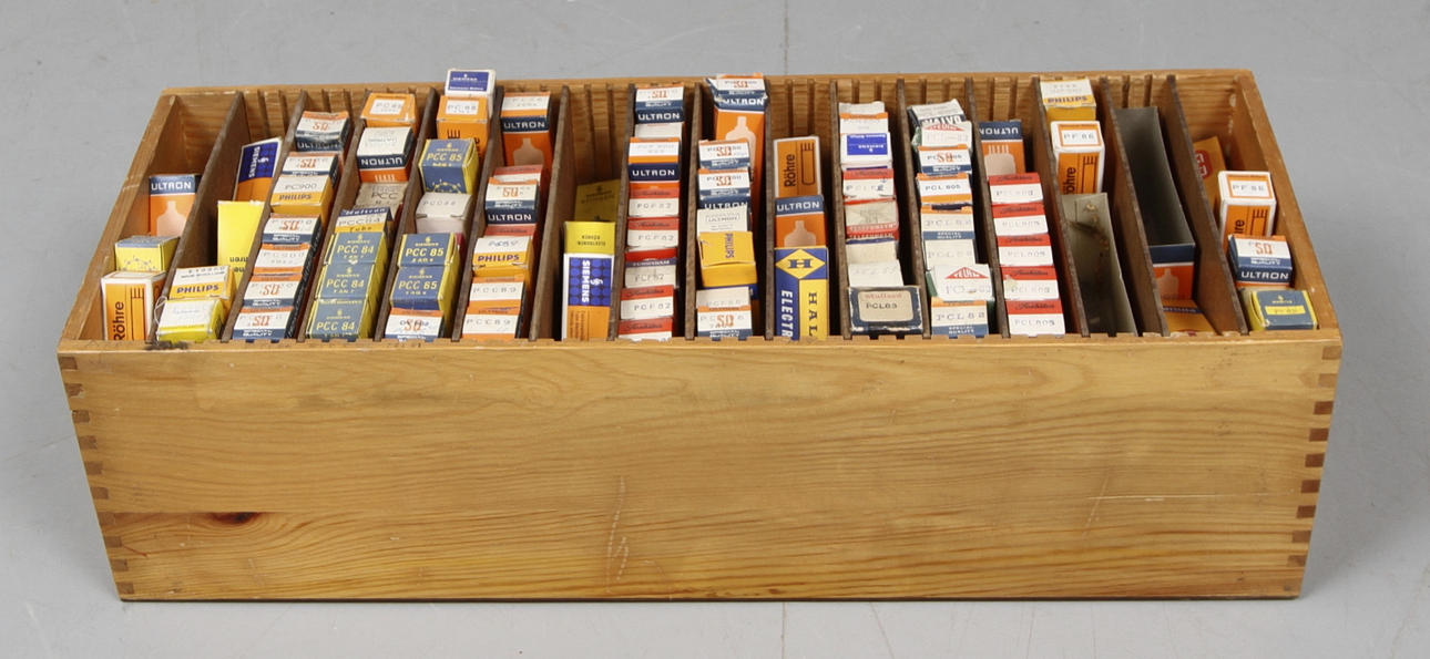 RÖR TILL ÄLDRE RADIOAPPARATER, ca 90 st.