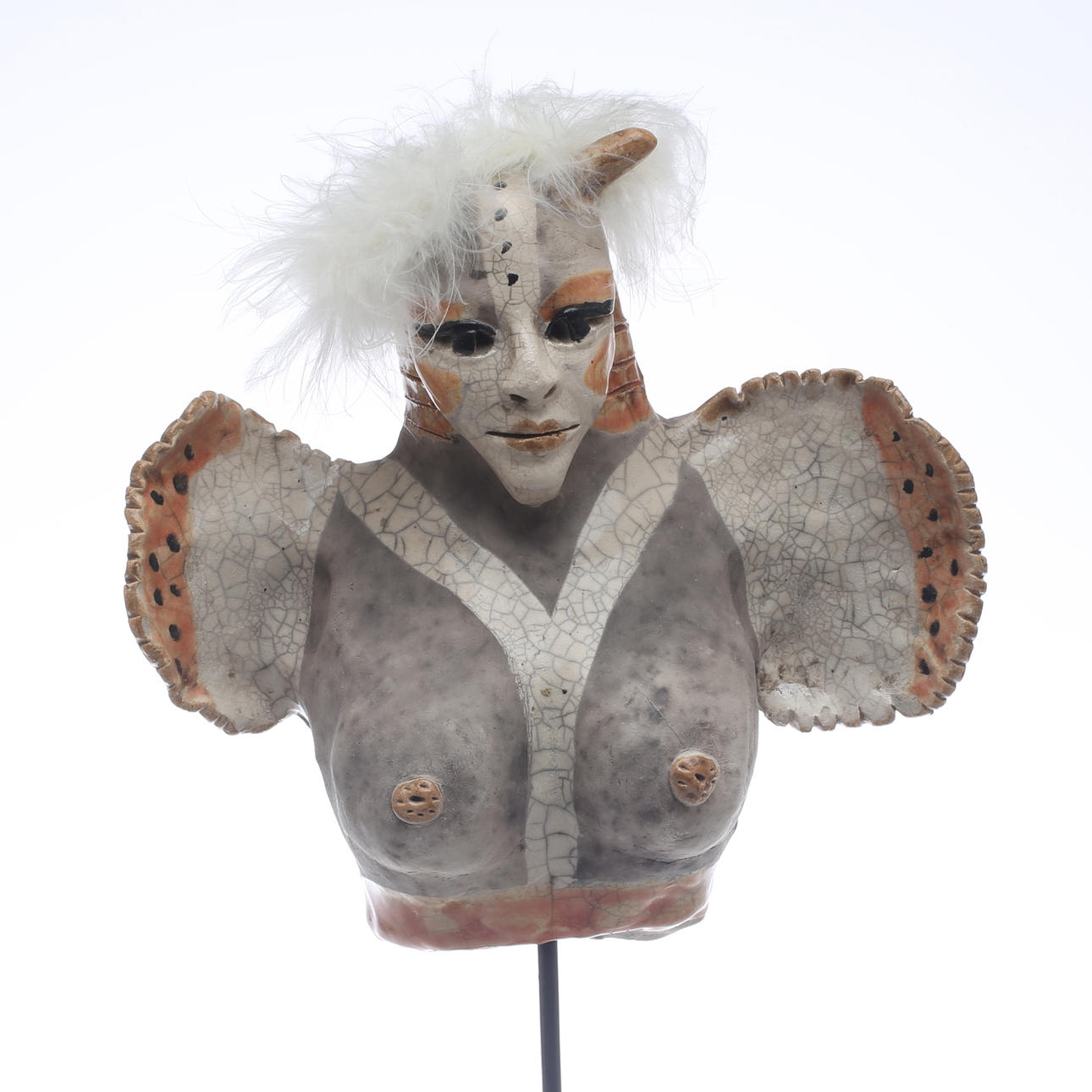 OIDENTIFIERAD KONSTNÄR. "Hondjävul", keramik, signerad TH.