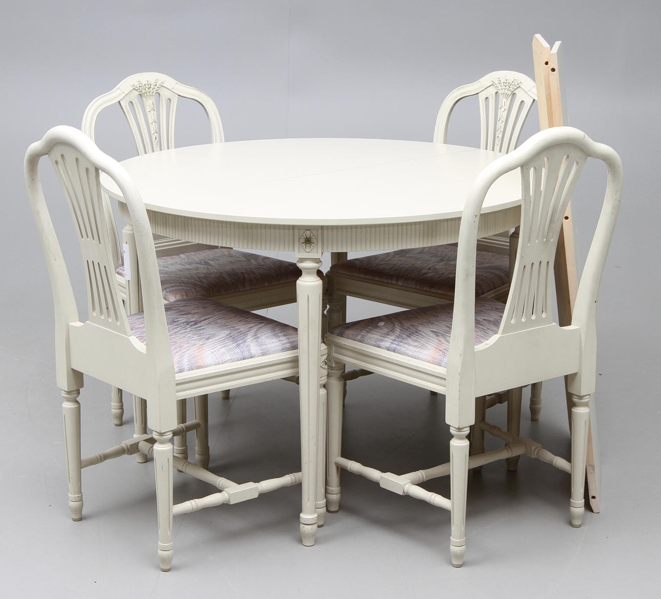 MATGRUPP, 5 delar, gustaviansk-stil, 1900-talets andra hälft.