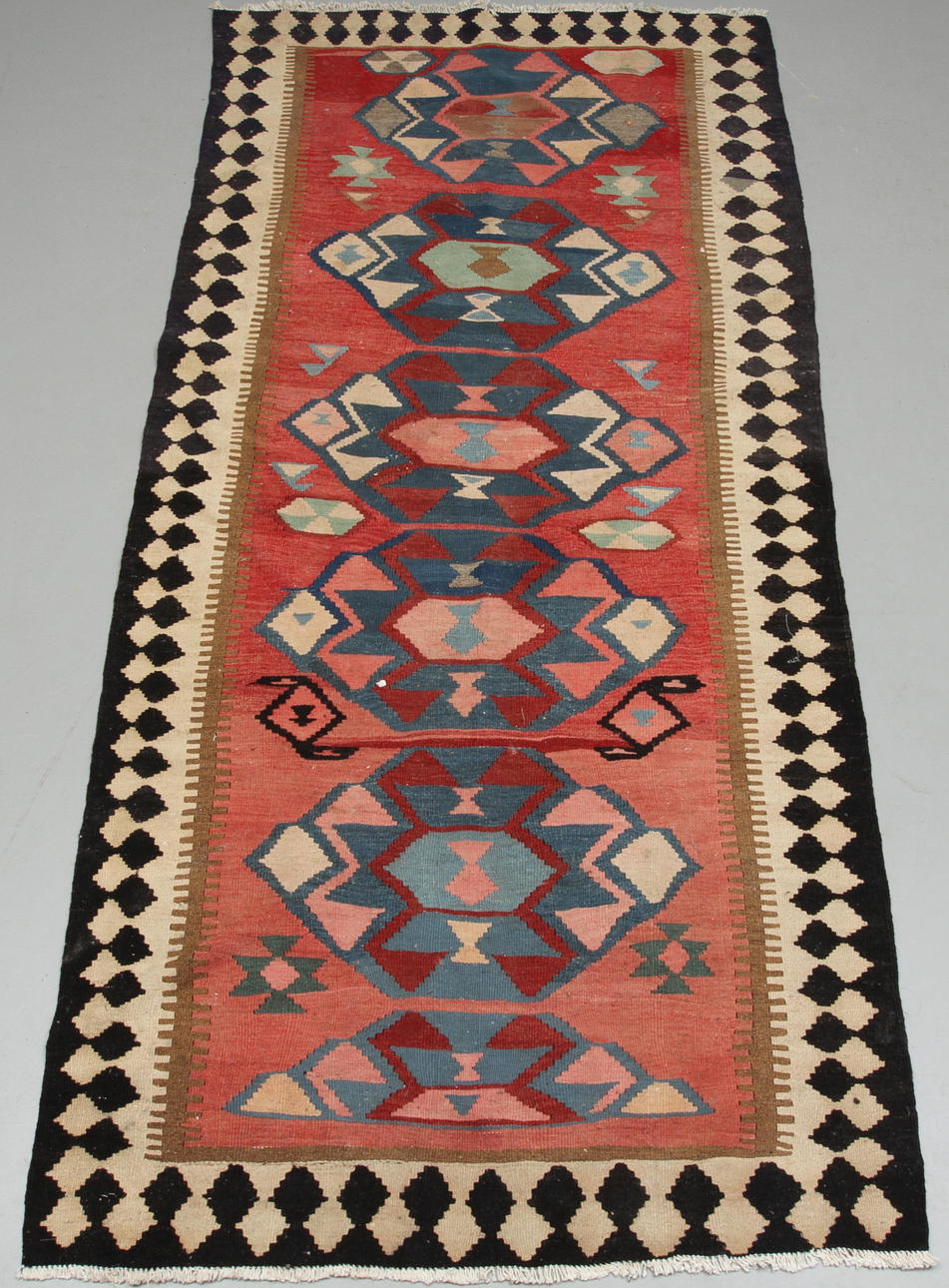 MATTA, Kelim, ca 268 x 125 cm.