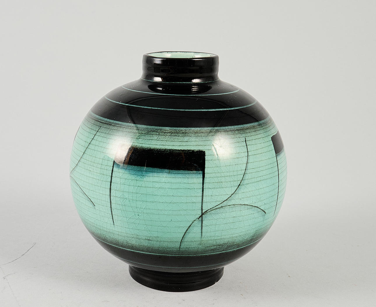 ILSE CLAESSON. Vas, Rörstrand, 1930-tal. Monogramsignerad.