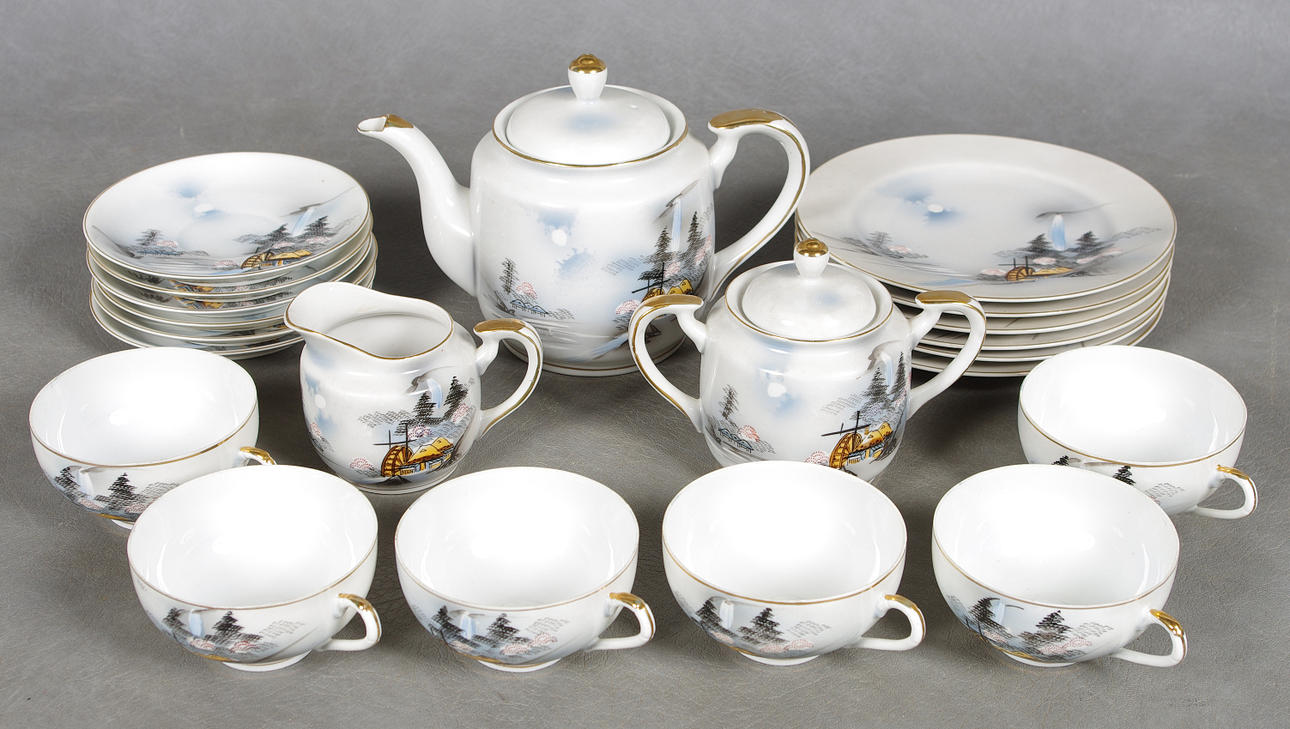 TESERVIS, Hayasi, Kutani, Geisha i botten.