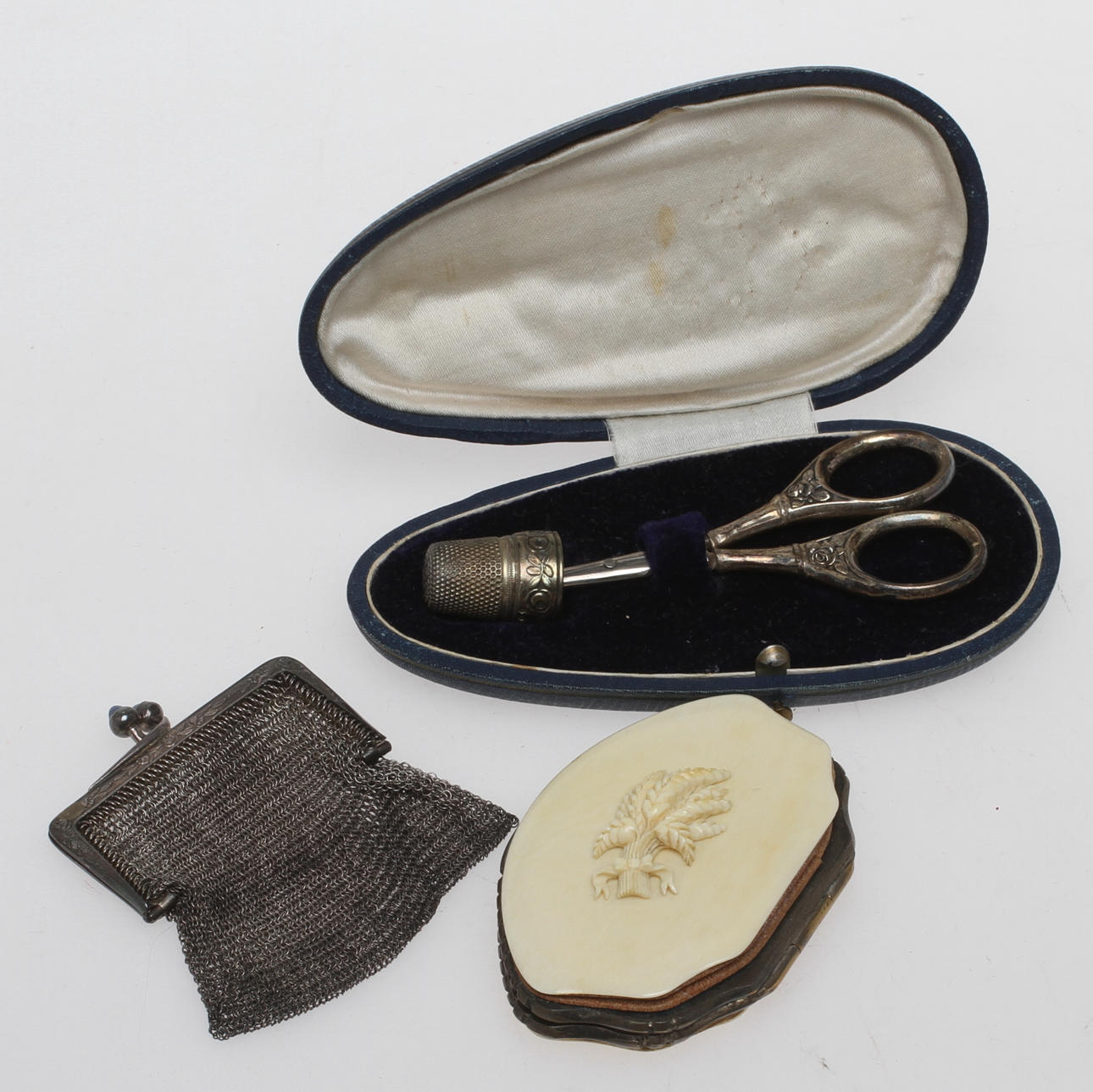 BÖRS, SYSET, silver samt PORTMONÄ nysilver. 1800/1900-tal.