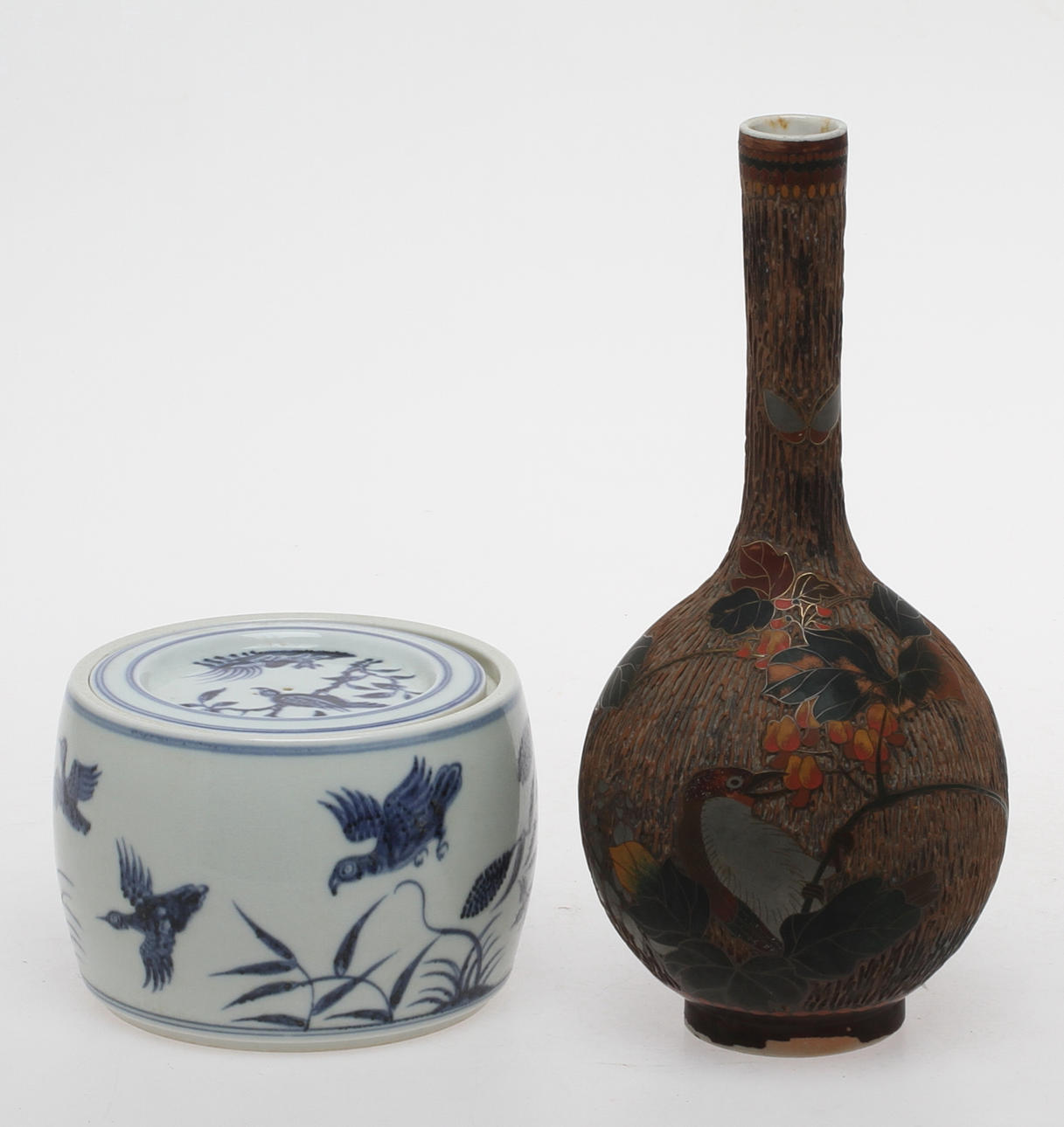 VAS samt TEBURK, porslin, orientalisk, 1900-tal.