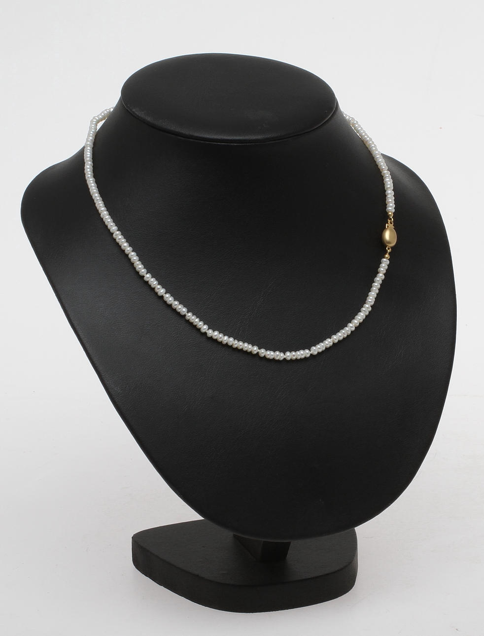 PÄRLHALSBAND, sötvattenspärlor samt lås 18 k guld.