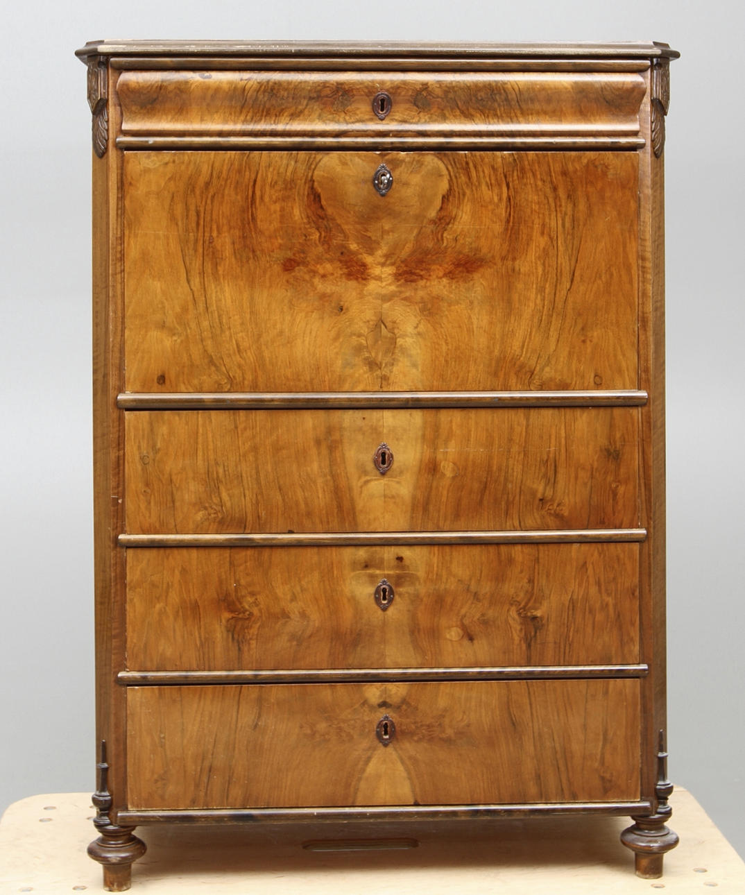 CHIFFONJÉ, nyrenässans, 1800-talets andra hälft.