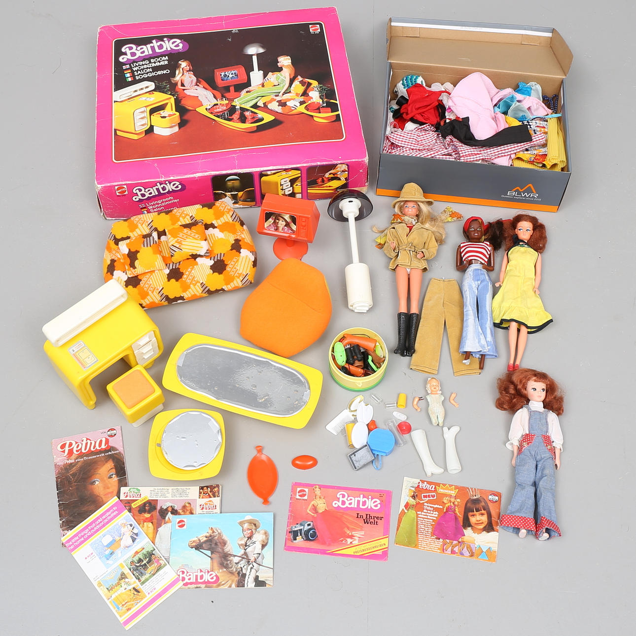 BARBIE, mm, dockor, kläder, möbler, 1970-tal.