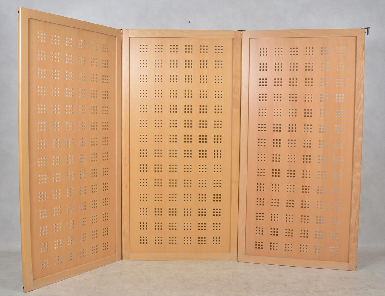 VÄGGSKÄRMAR, 3 st, nutida.