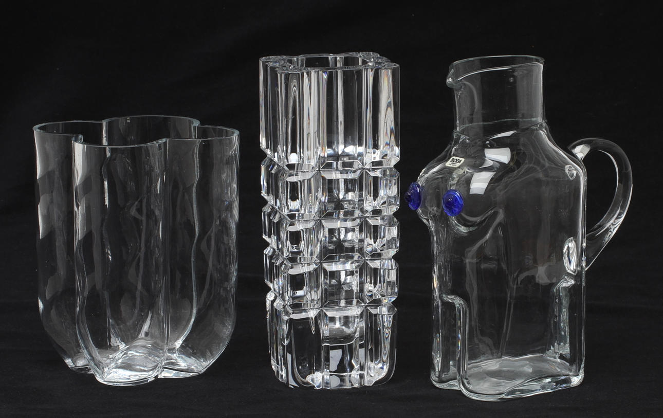 VASER, 2 st samt TILLBRINGARE, glas, Orrefors, Kosta Boda, Boda, 1900-tal.