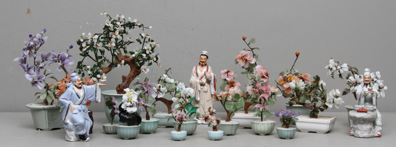 BORDSDEKORATIONER samt FIGURINER, 21 delar, orientaliska.