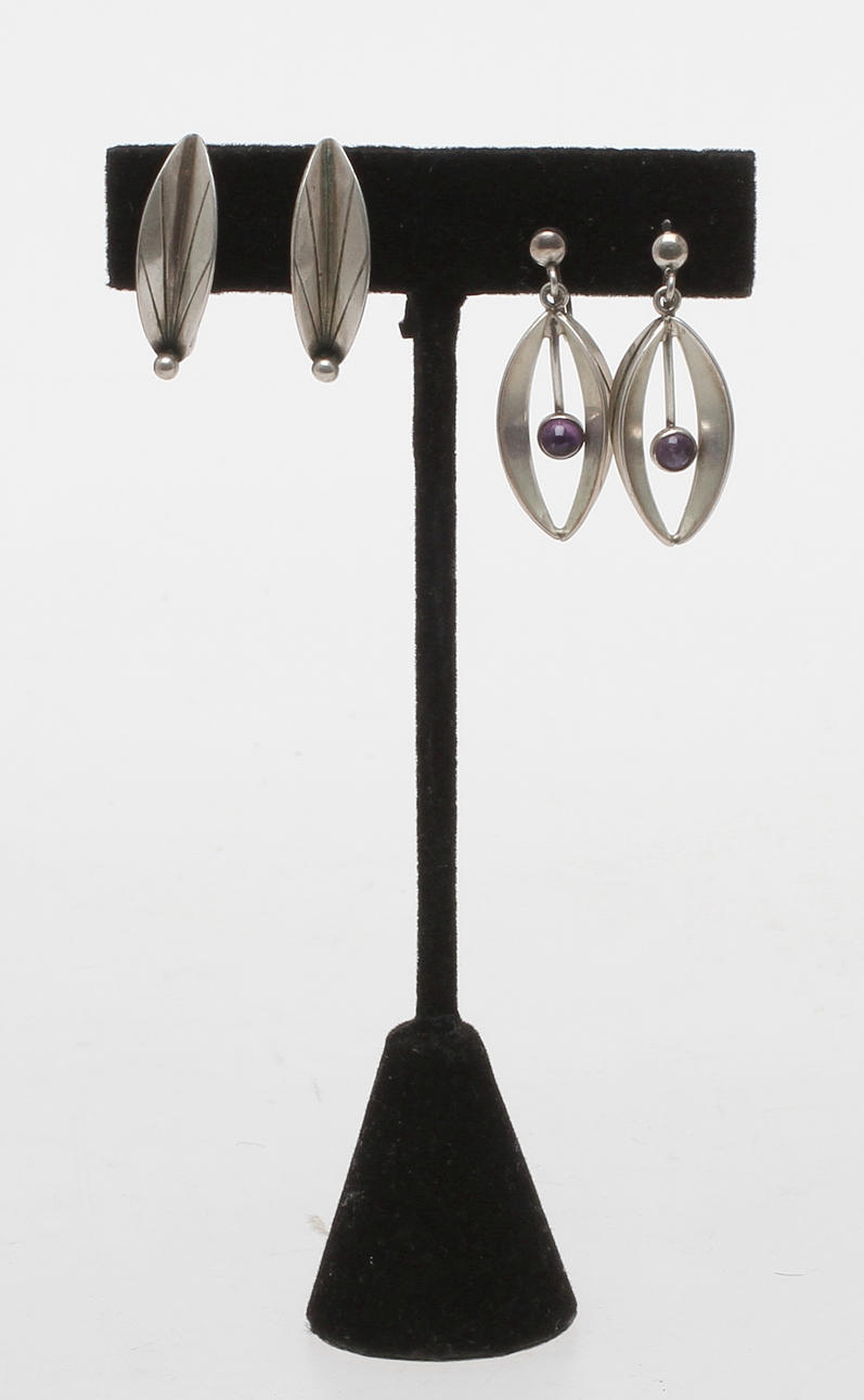 ÖRHÄNGEN med skruv, 2 par, silver, Arvo Saarela Enköping 1957-58.