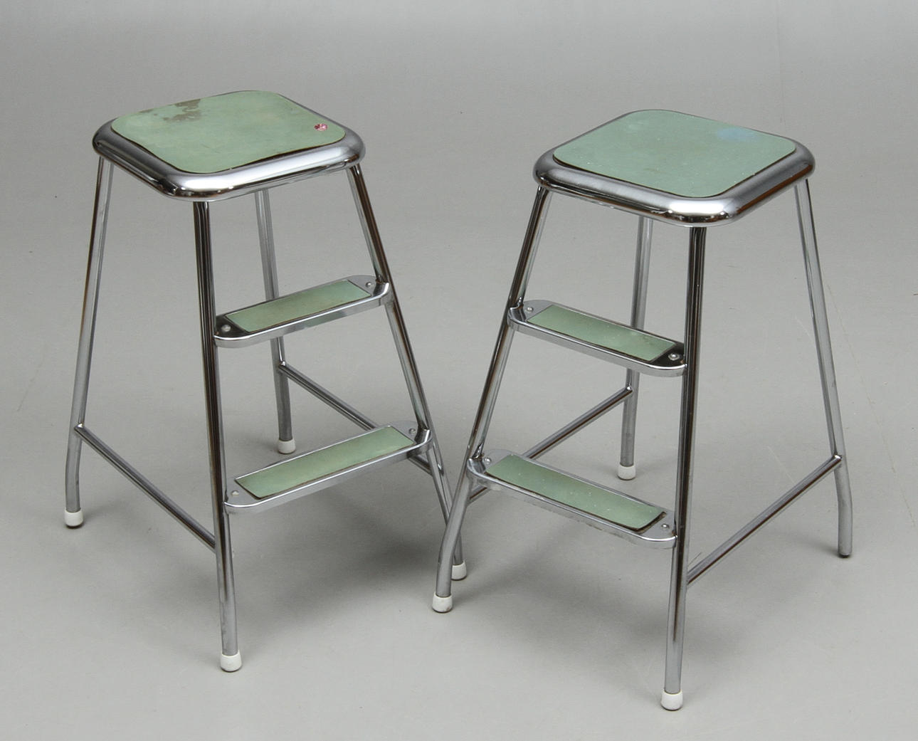 STEGPALLAR, 2 st, Lindqvist Verkstad AB.