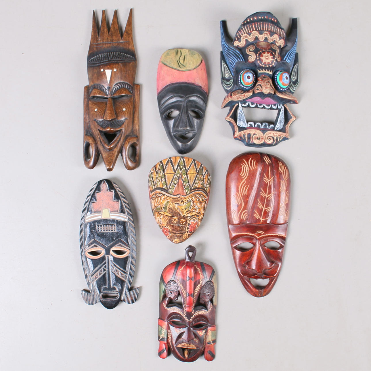 MASCARILLAS, 7 uds. corte de madera.