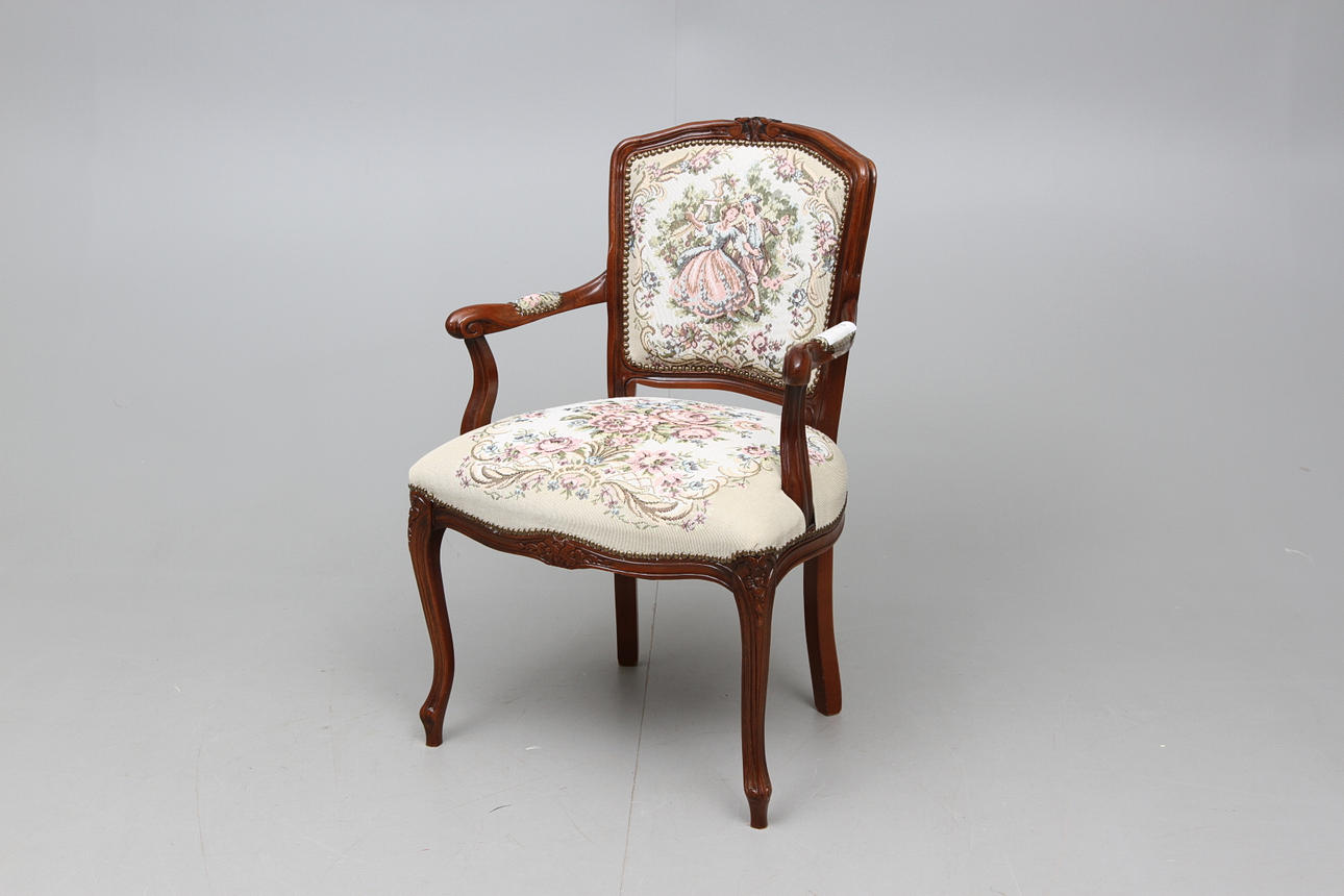 KARMSTOL, rokokostil, 1900-talets fjärde kvartal.