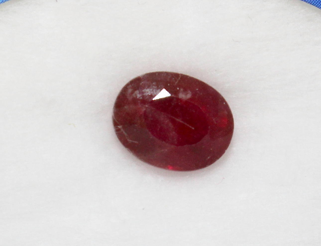 EDELSTEIN, roter Rubin, 2,67 ct.