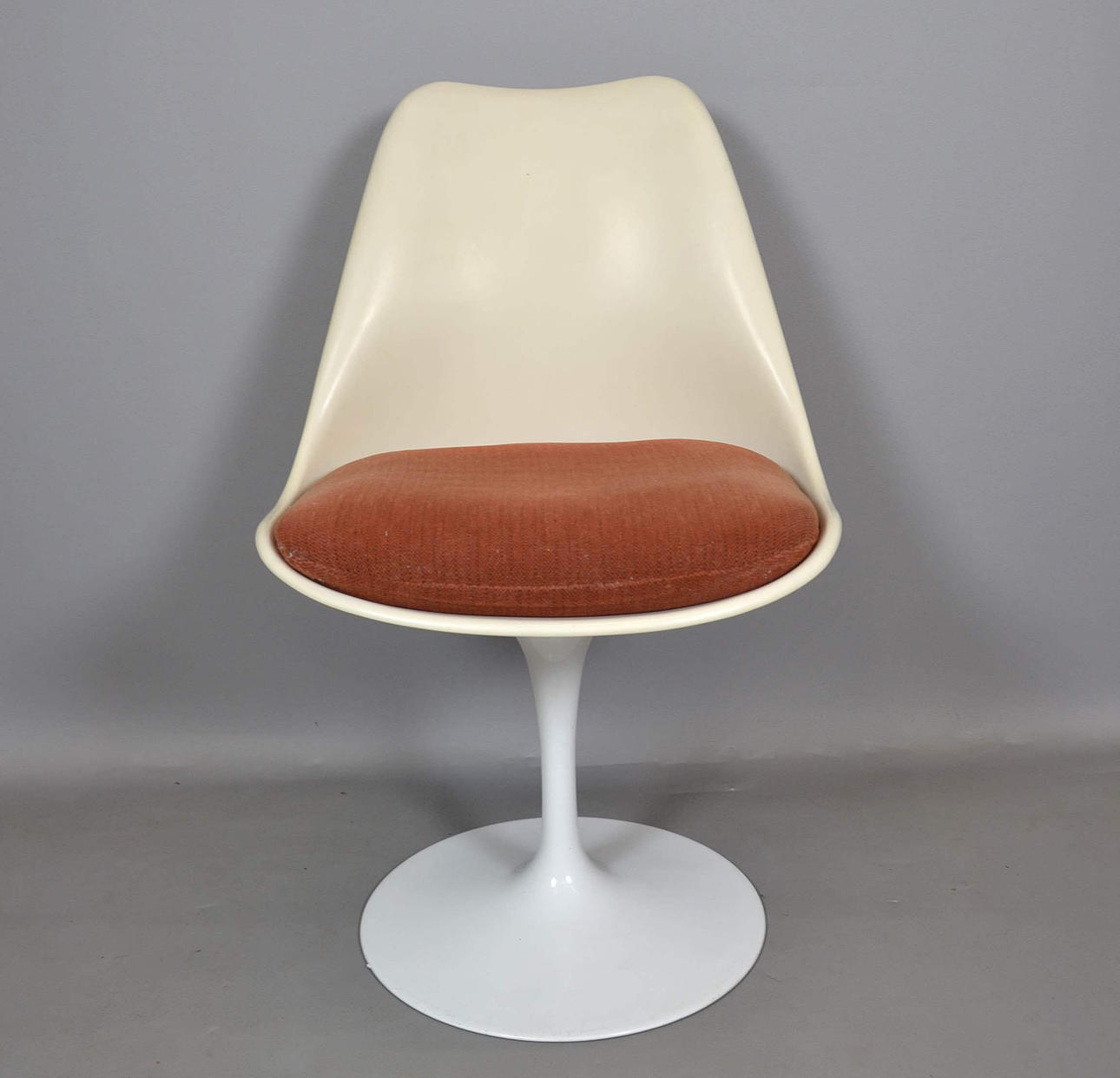 EERO SAARINEN. TULIP CHAIR KNOLL INTERNATIONAL.