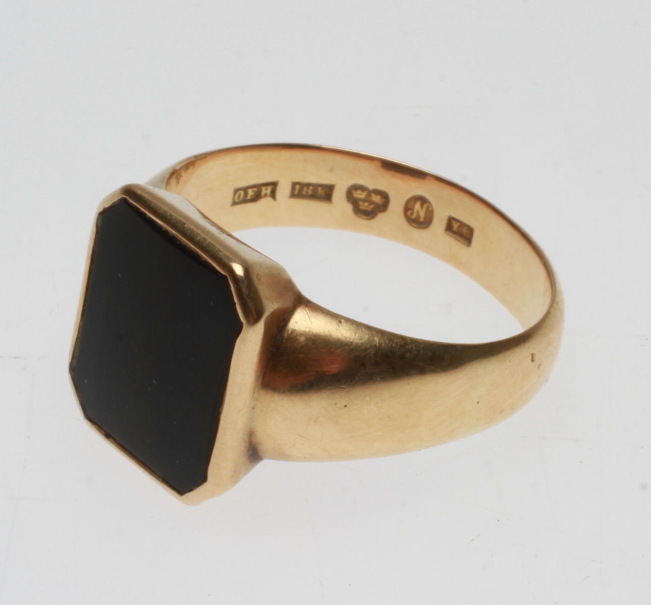 KLACKRING, guld 18 k. Vikt ca 7.7 g. 1901.