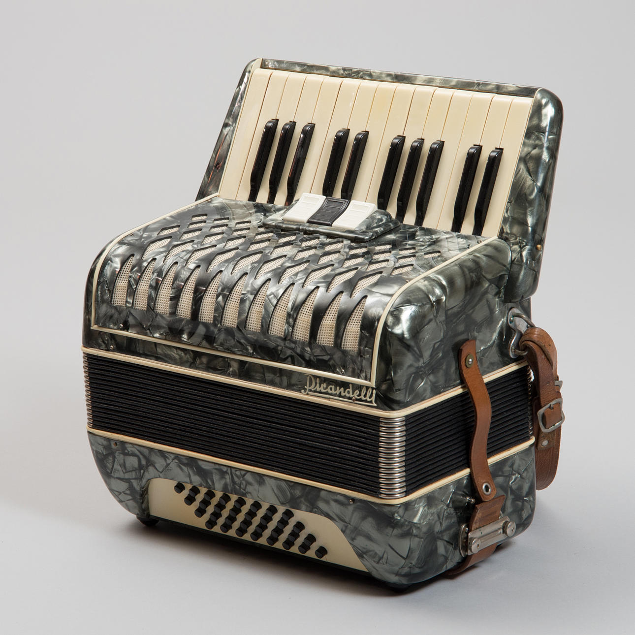 JUEGO DE ARRASTRE, Pirandelli.