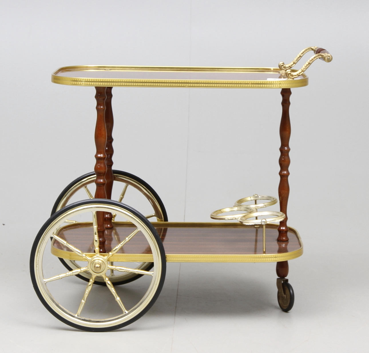SERVERINGSVAGN, 1900-talets slut.