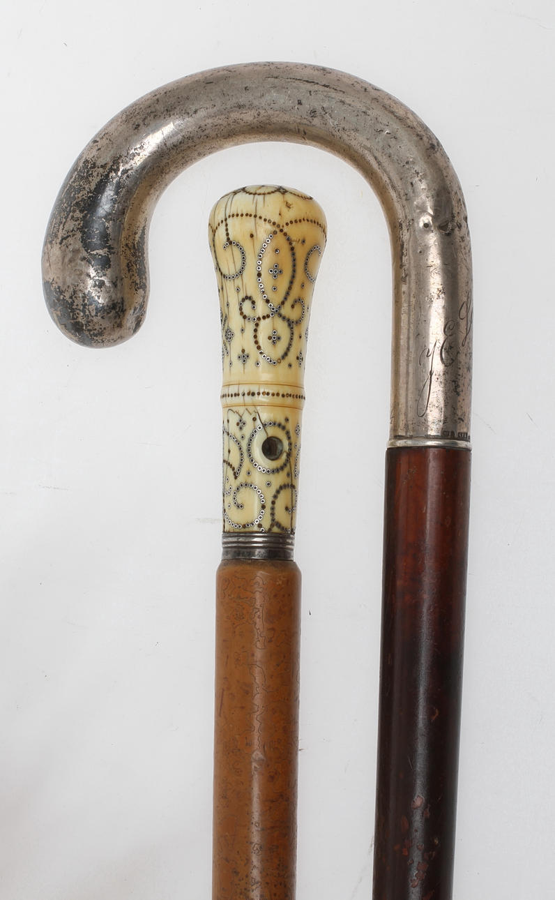 KÄPPAR, 2 st, med grepp i ben resp. silver. 18/1900-tal.