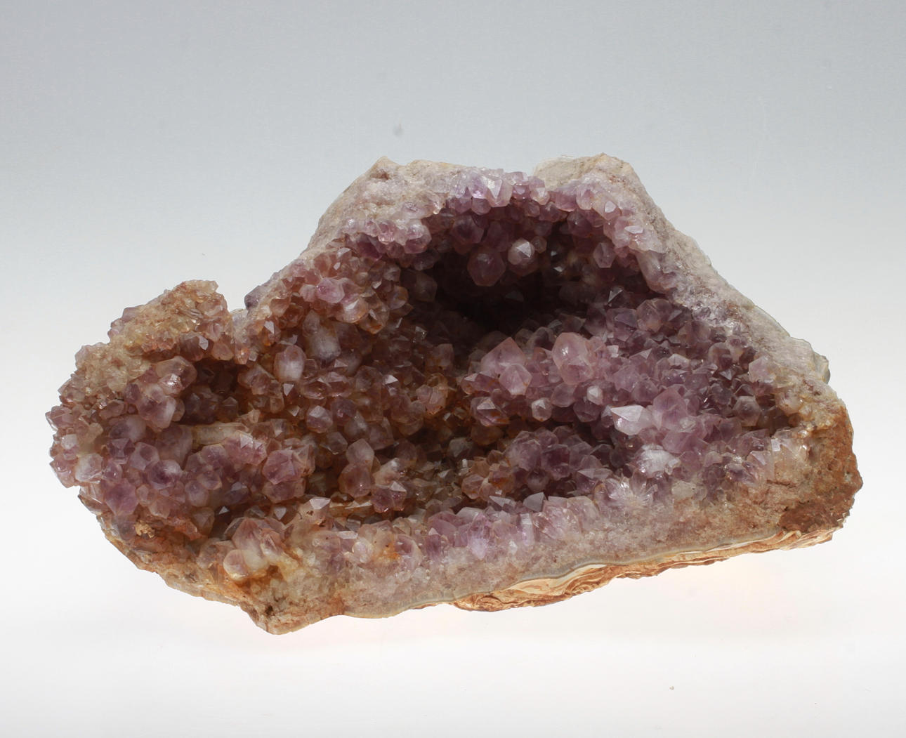 CUEVA AMATISTA, piedra en bruto.