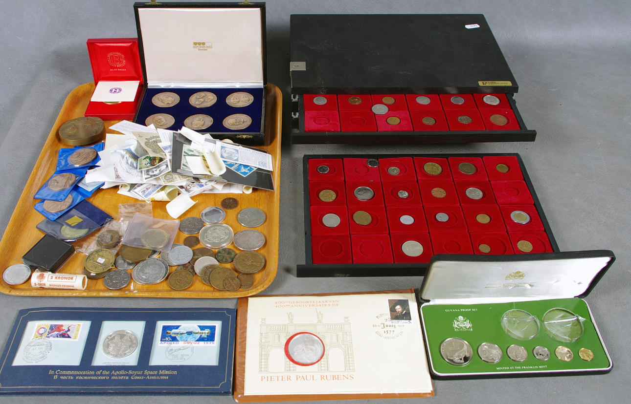 MYNT, MEDALJER, FRIMÄRKEN.