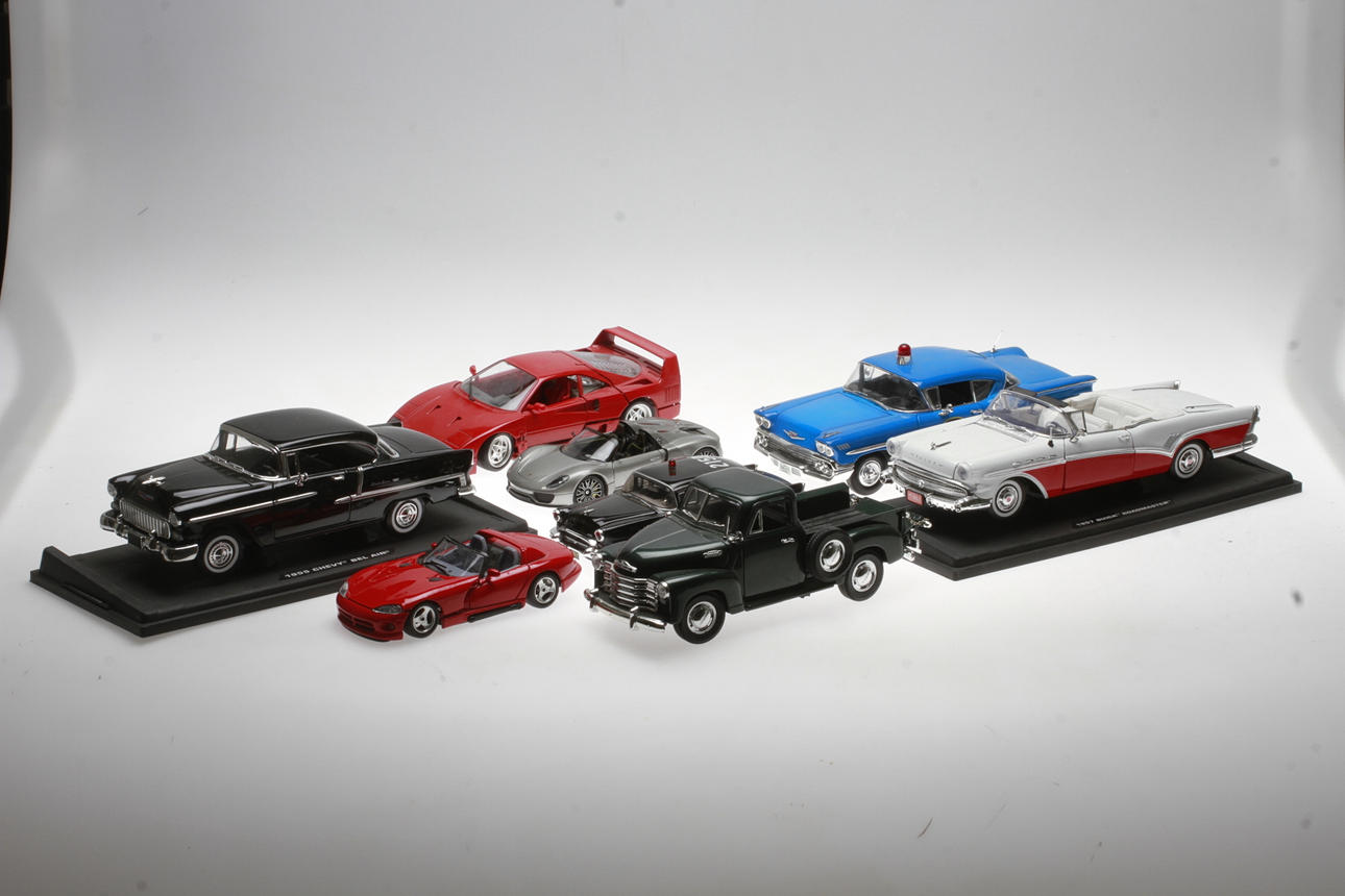 MODELLAUTOS, 8 Stk., u.a. ERTL, MIRA, Burago.