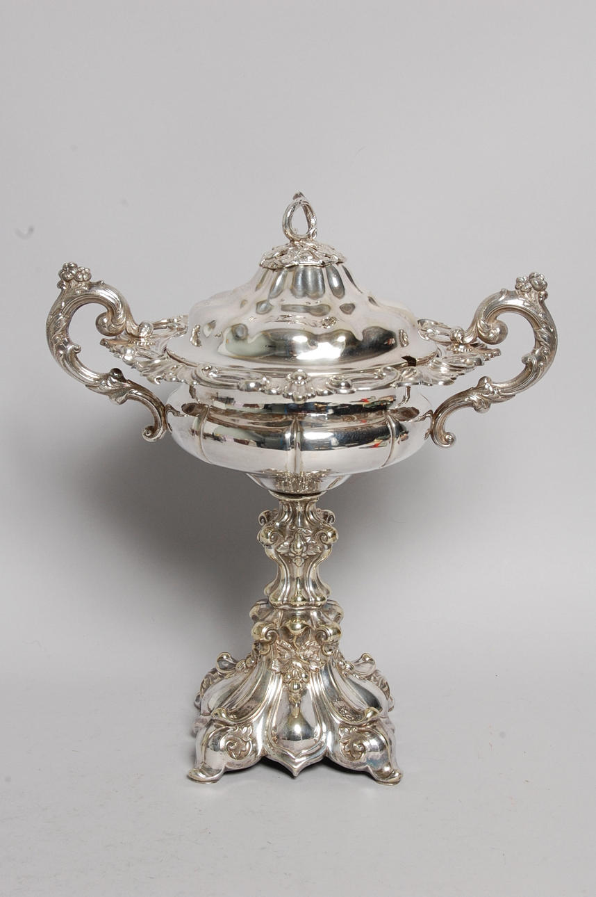 SOCKERSKÅL PÅ FOT, nyrokoko, 1800-tal.