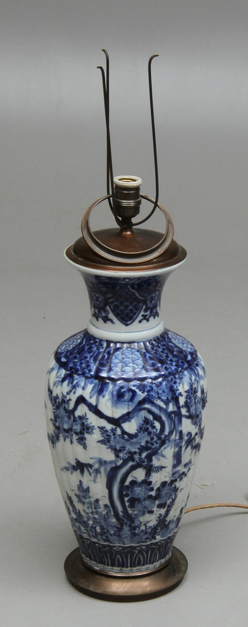 BORDSLAMPA, porslin, Kina/Japan.