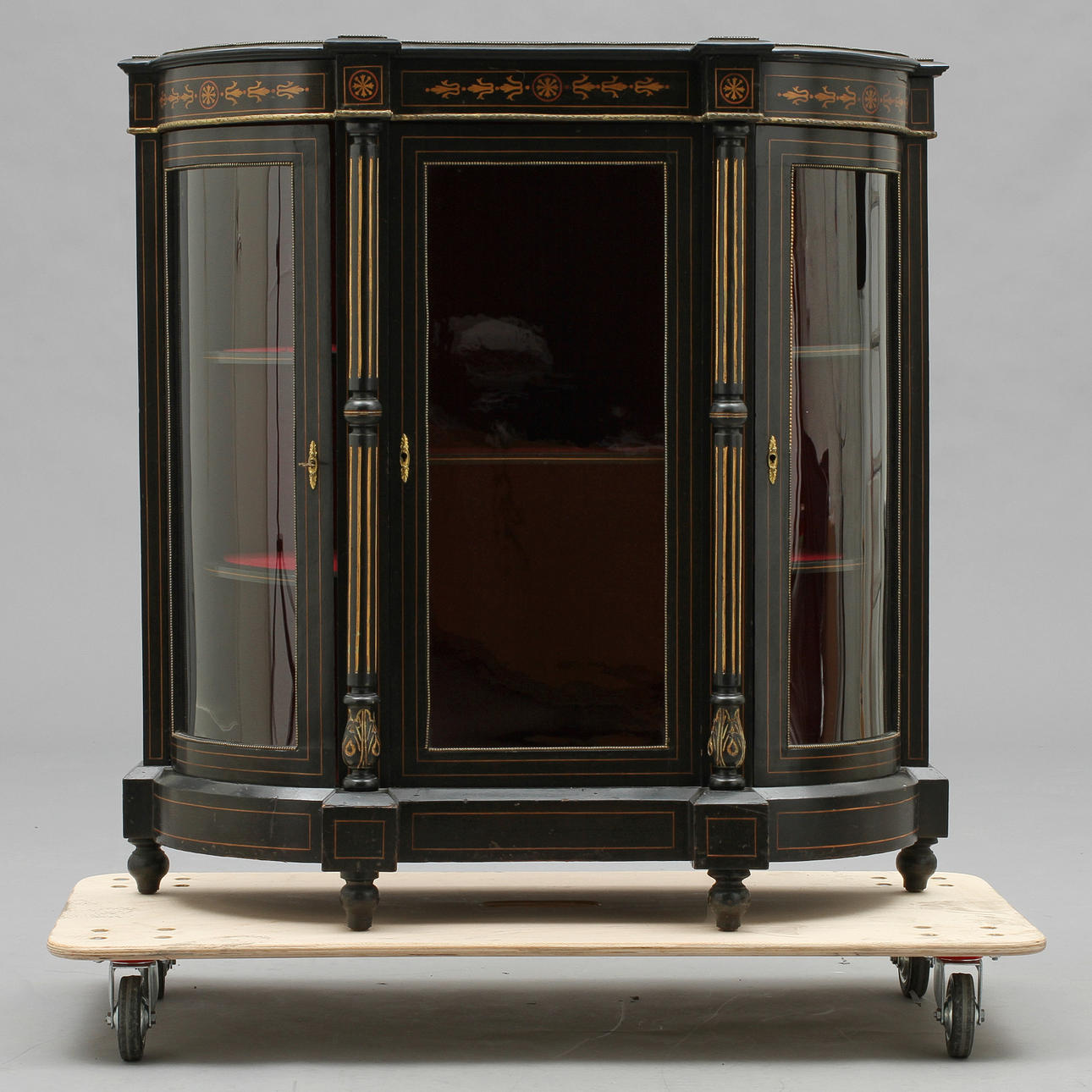 VITRINSKÅP, 1900- tal.