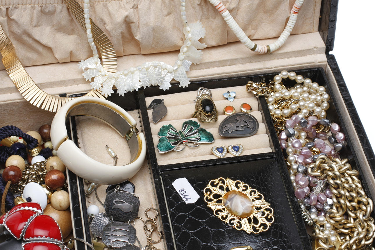 BIJOUTERIER, 1900-tal.