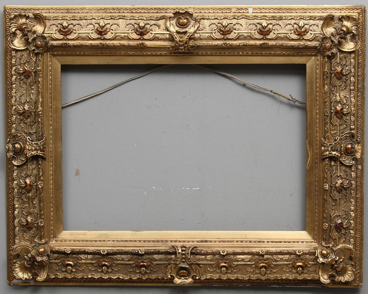 RAM, 1800-talets slut. Förgylld och bronserad.