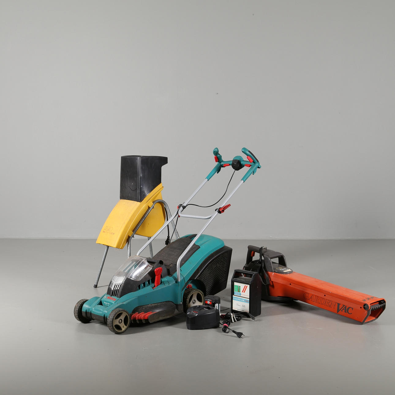 TRÄDGÅRDSUTRUSTNING, 3 delar.