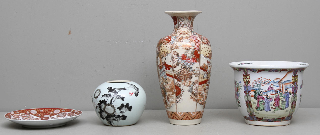 OSTINDISKA FÖREMÅL, 4 delar, 1800-1900-tal.