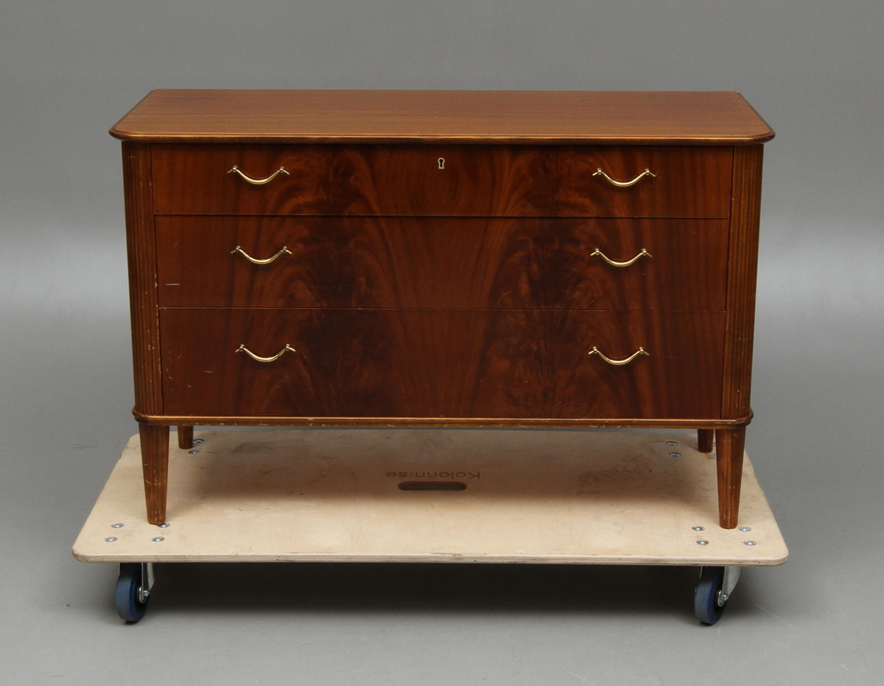 BYRÅ, mahognyfanér, 1900-talets mitt.