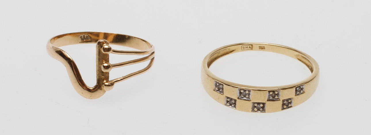 RINGAR, 2 st, 18k guld, vikt ca 3,7 gr.