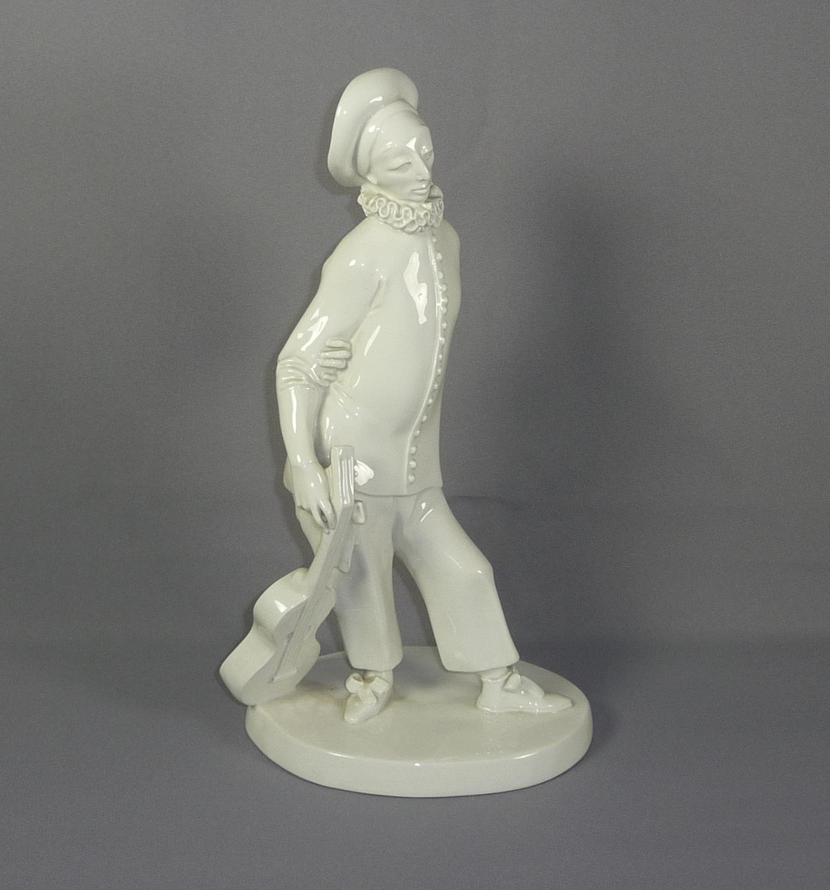 JOSÉ WACKERLE. pierrot con guitarra.