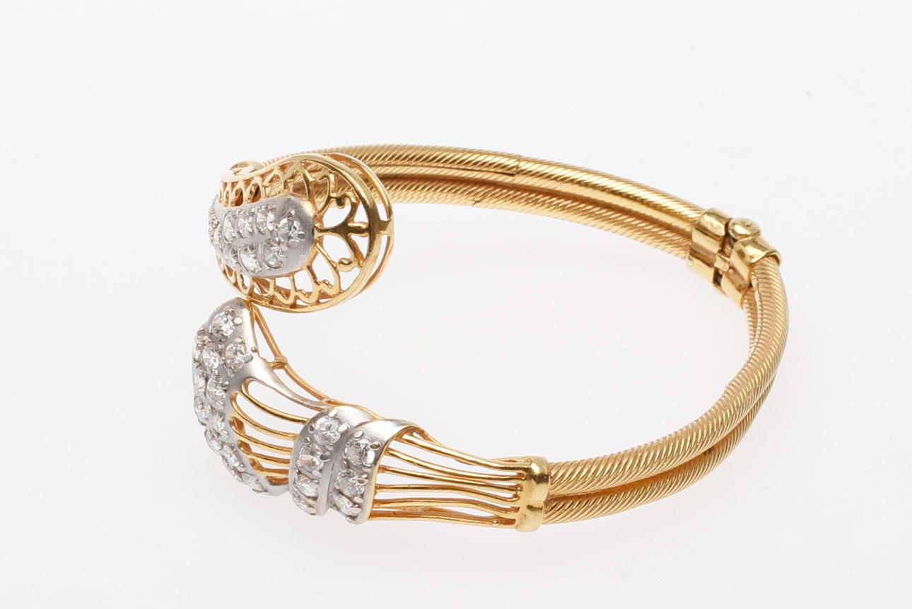 ARMRING, 21k, med stenar, vikt ca 20,4 gr.