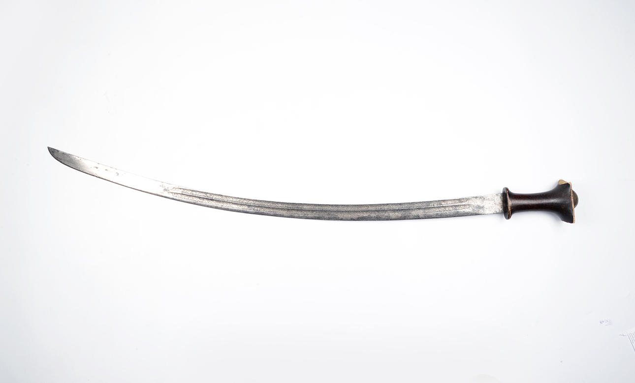 ARABISCHER SÄBEL, Scimitar / Saif mit gravierter und ziselierter Klinge.