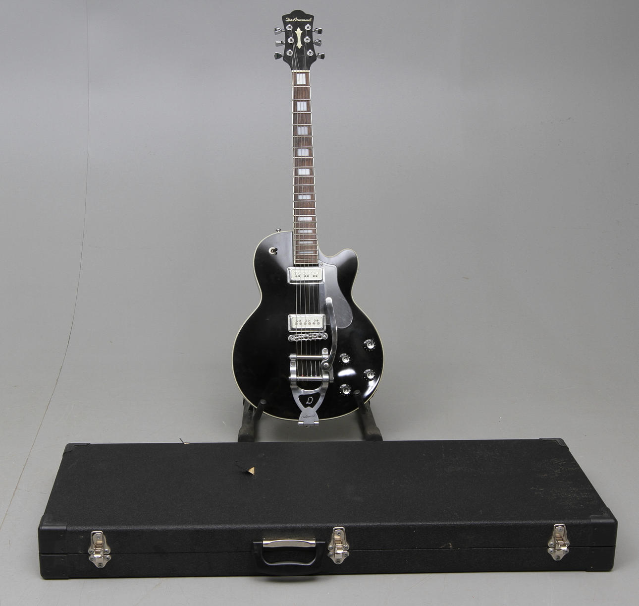 ELGITARR, M 77, Dearmond.