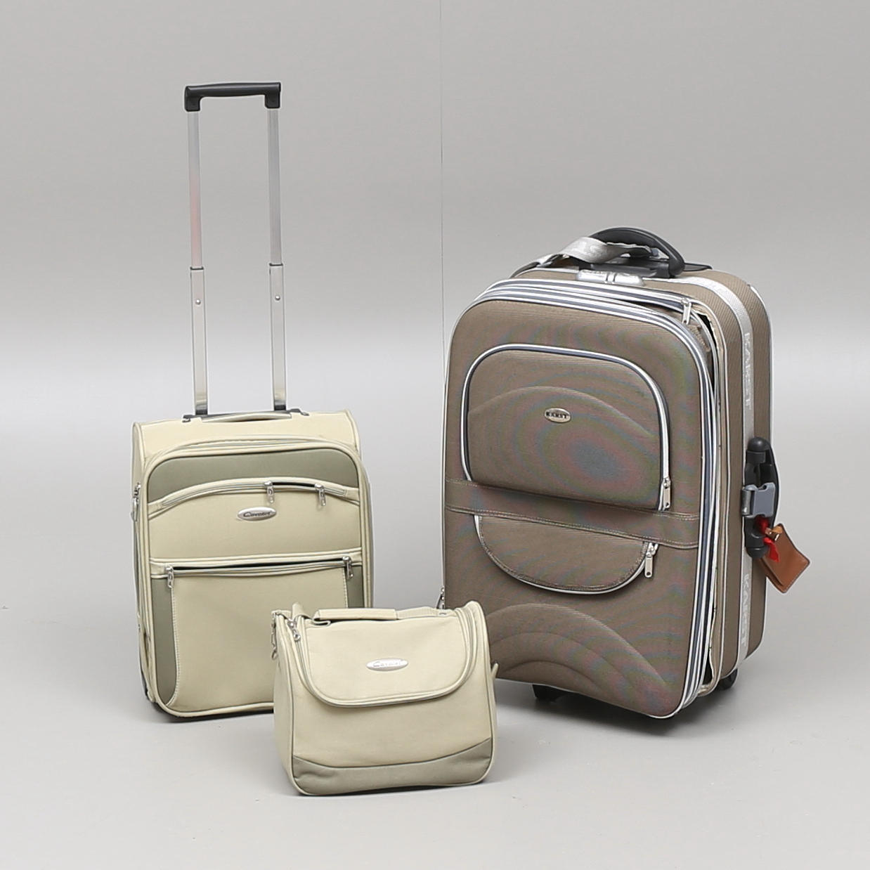 RESVÄSKOR på hjul, samt AXELVÄSKA, Karst och Cavalet.