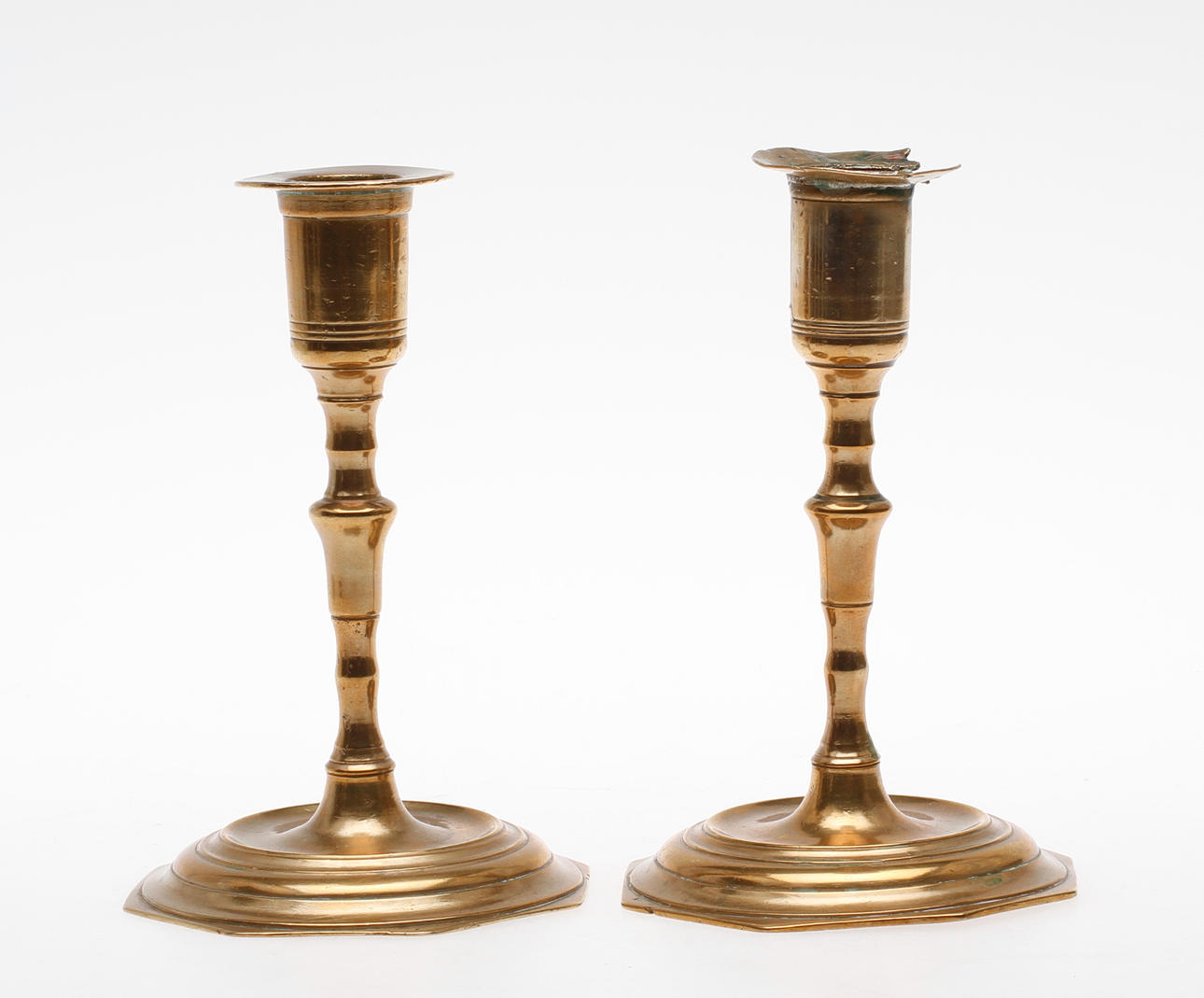 LJUSSTAKAR, ett par, mässing, 1700-1800-tal.