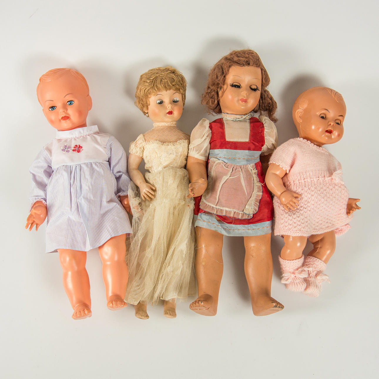 DOCKOR, 4 stycken, 1900-talets mitt.