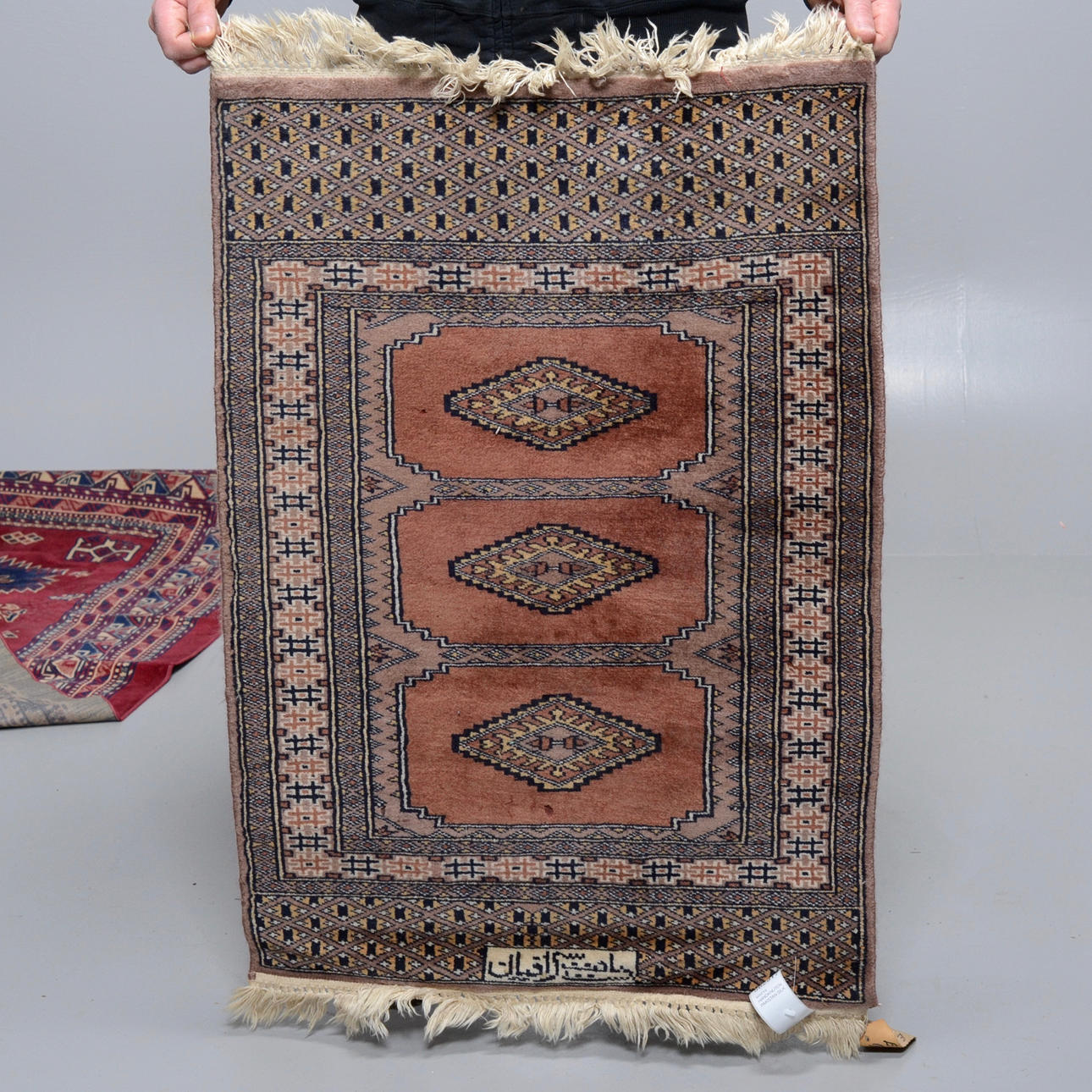 MATTA hand-knotted Pakistani silk.