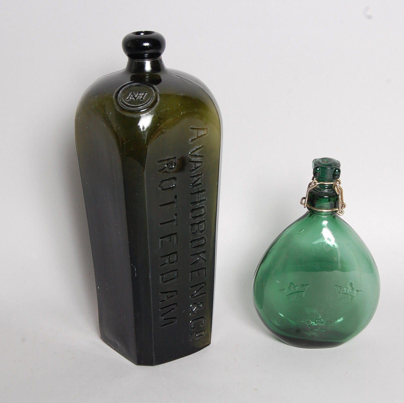 FLASKOR, 2 st, 1800-tal.