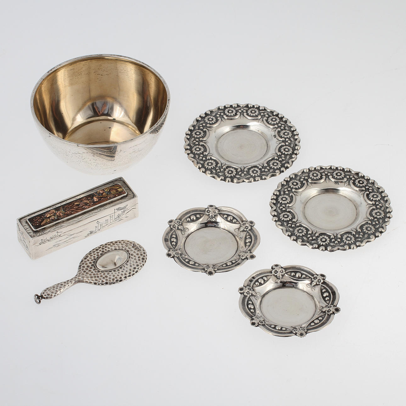 PARTI SILVER, 7 delar. bl.a. ask Japan Meji (1868-1912). Ca 120 gram.