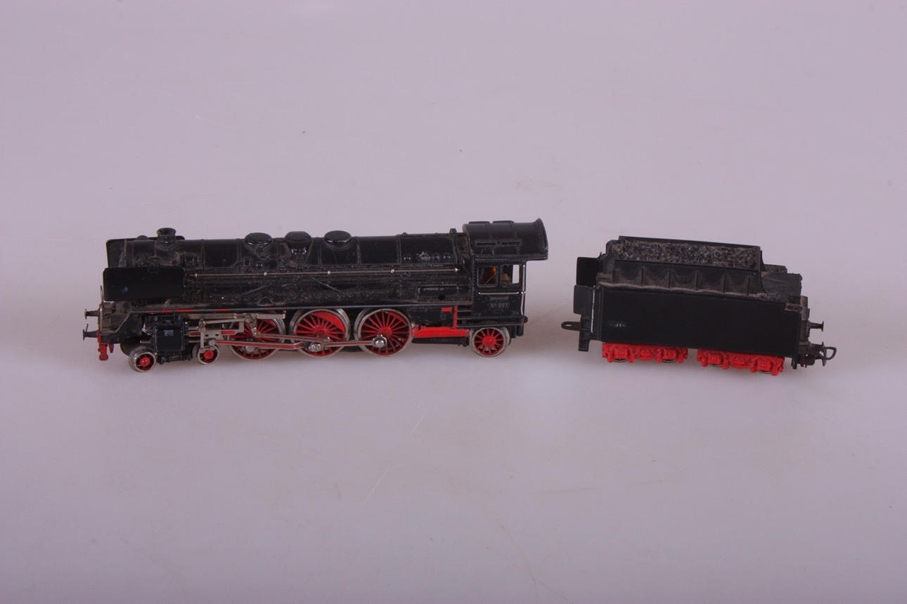 MÄRKLIN F800, lokomotiv med tender.