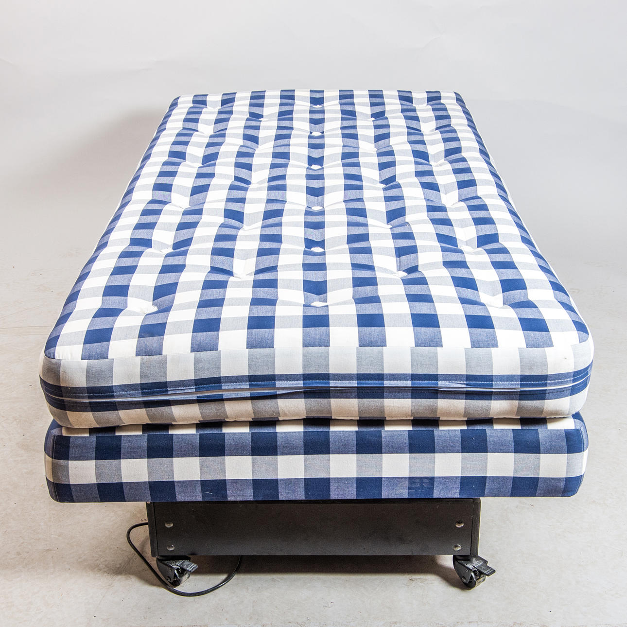 SÄNG, Hästen, höj och sänkbar.