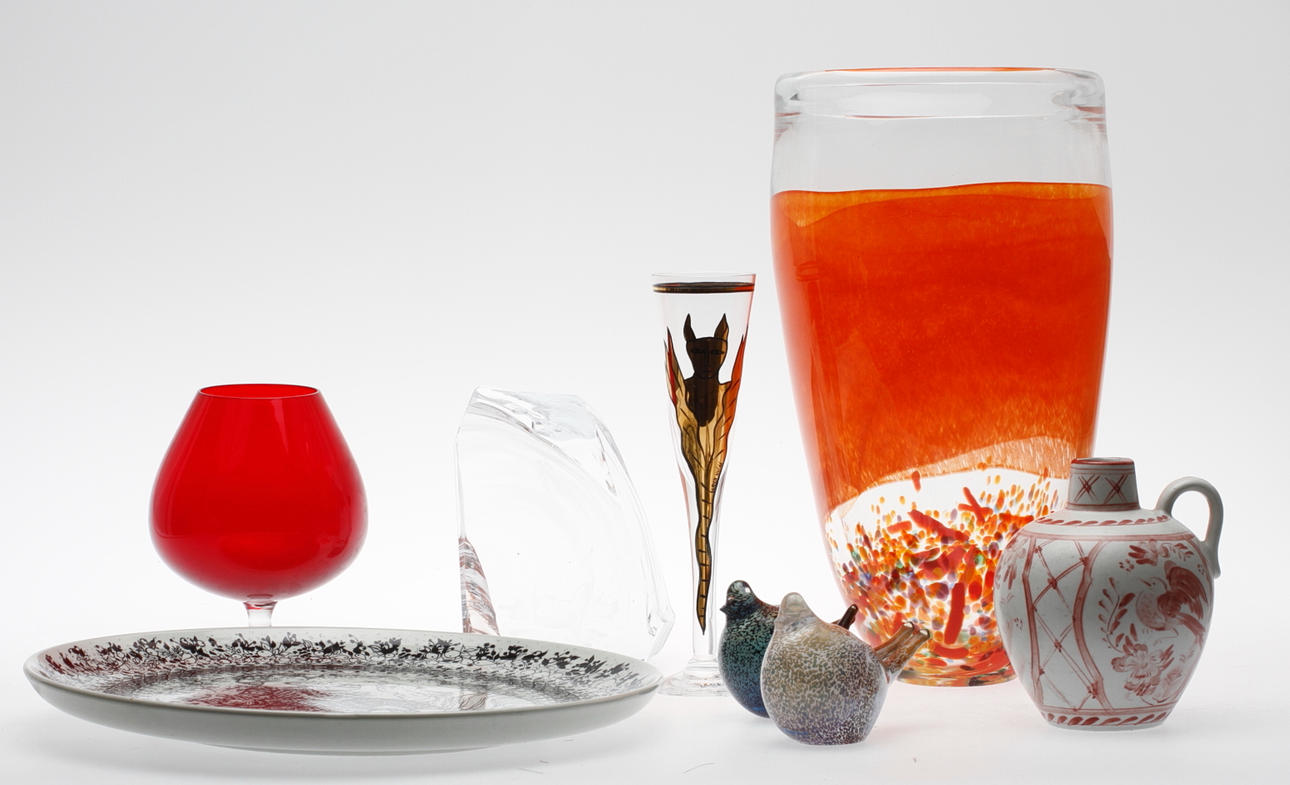 GLAS och KERAMIKFÖREMÅL, 8 delar.